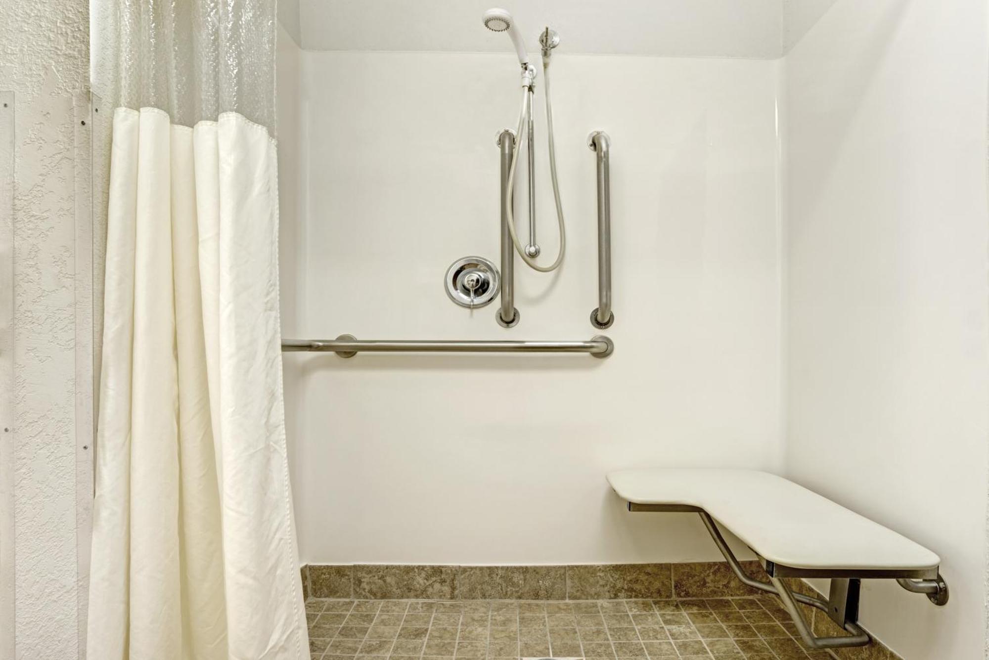 Queen Room - Disability Access/Non-Smoking