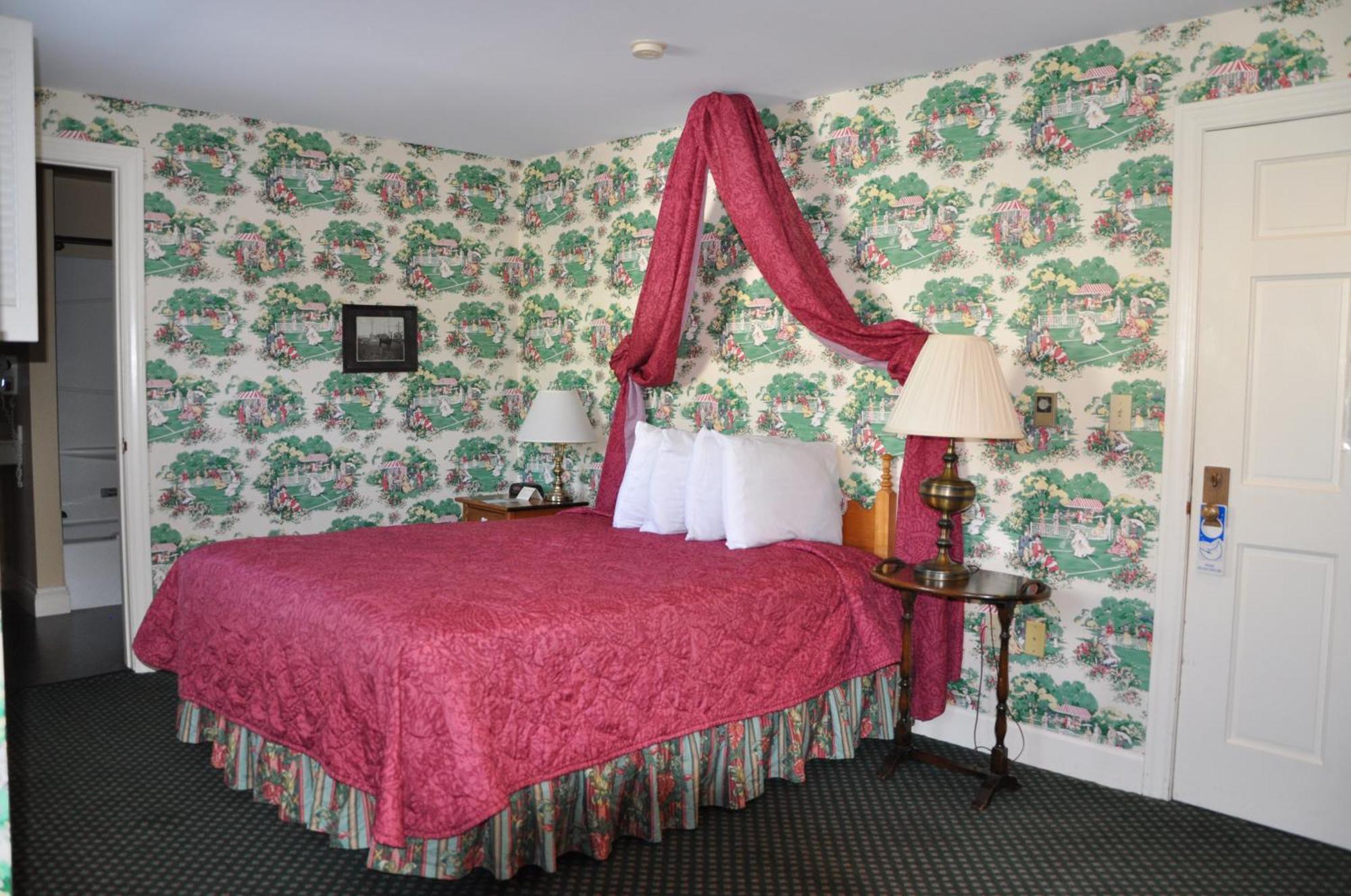 Deluxe Queen Room with View