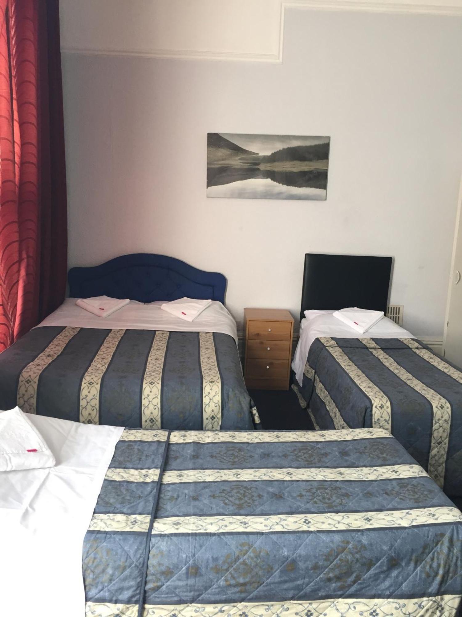 Quarto Familiar (4 Adultos) com Casa de Banho Privada