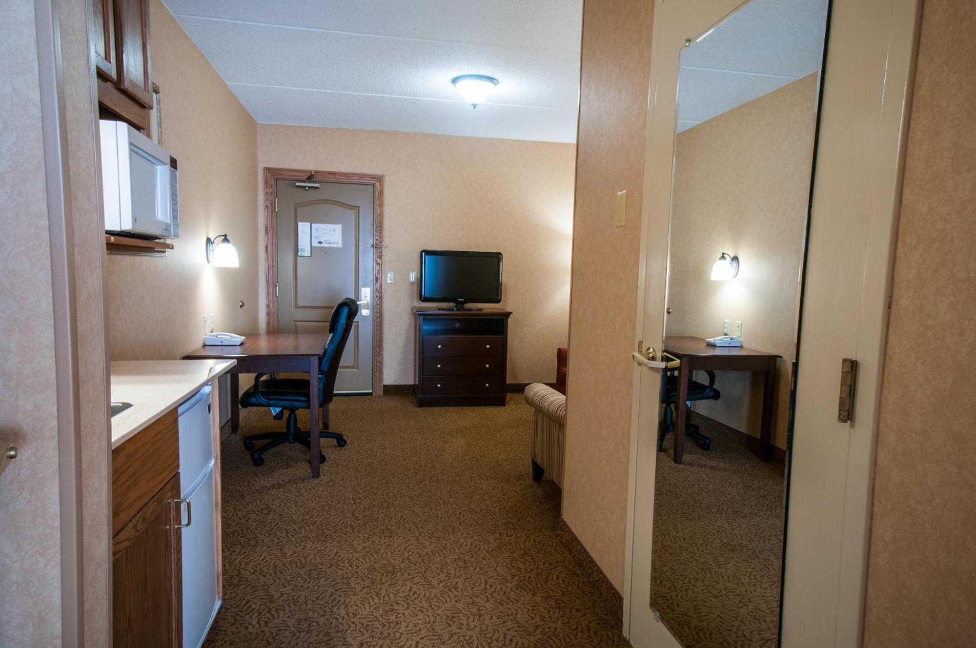 One-Bedroom King Suite/Non-Smoking