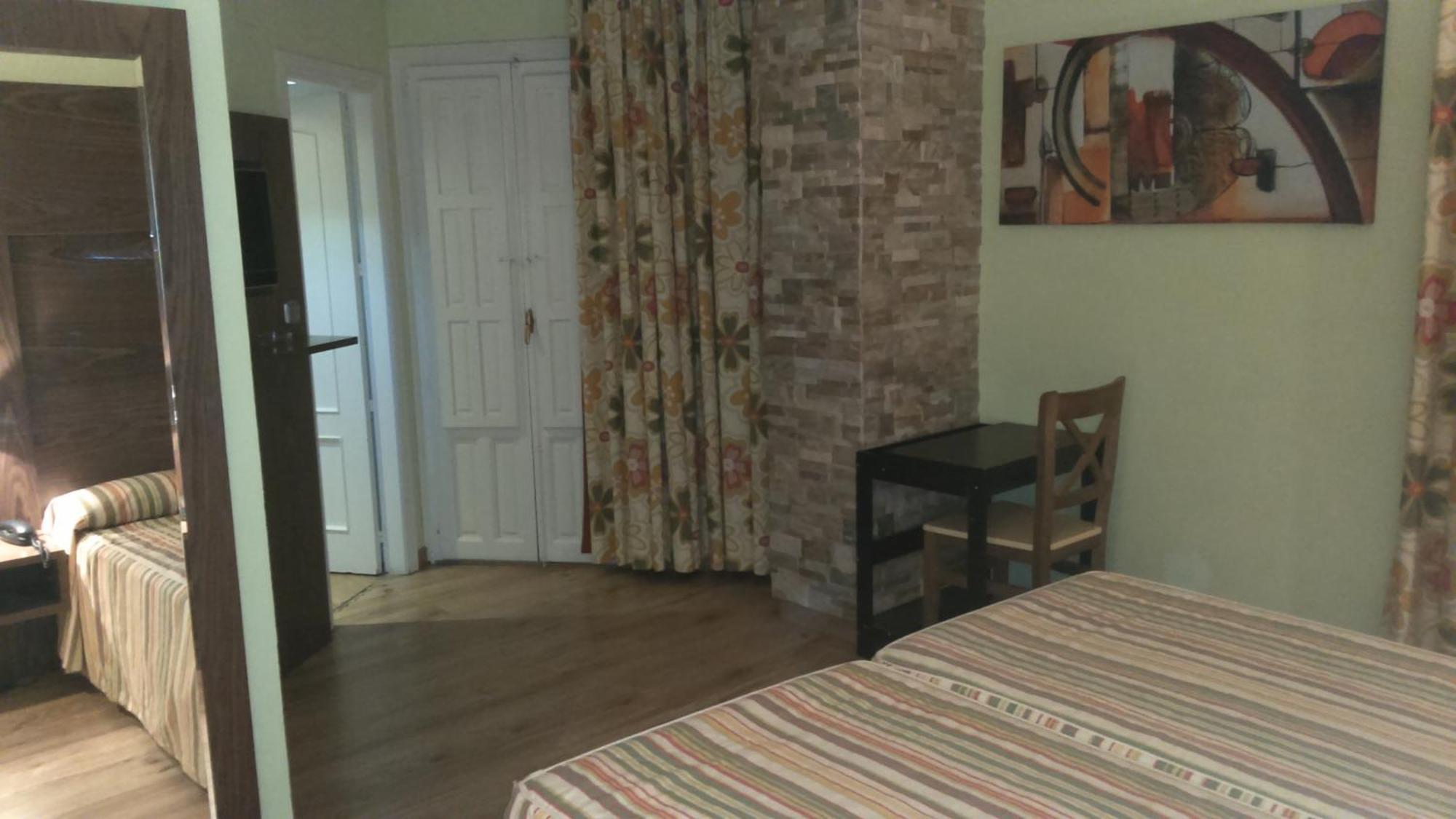 Single Room,703270966:JPEG