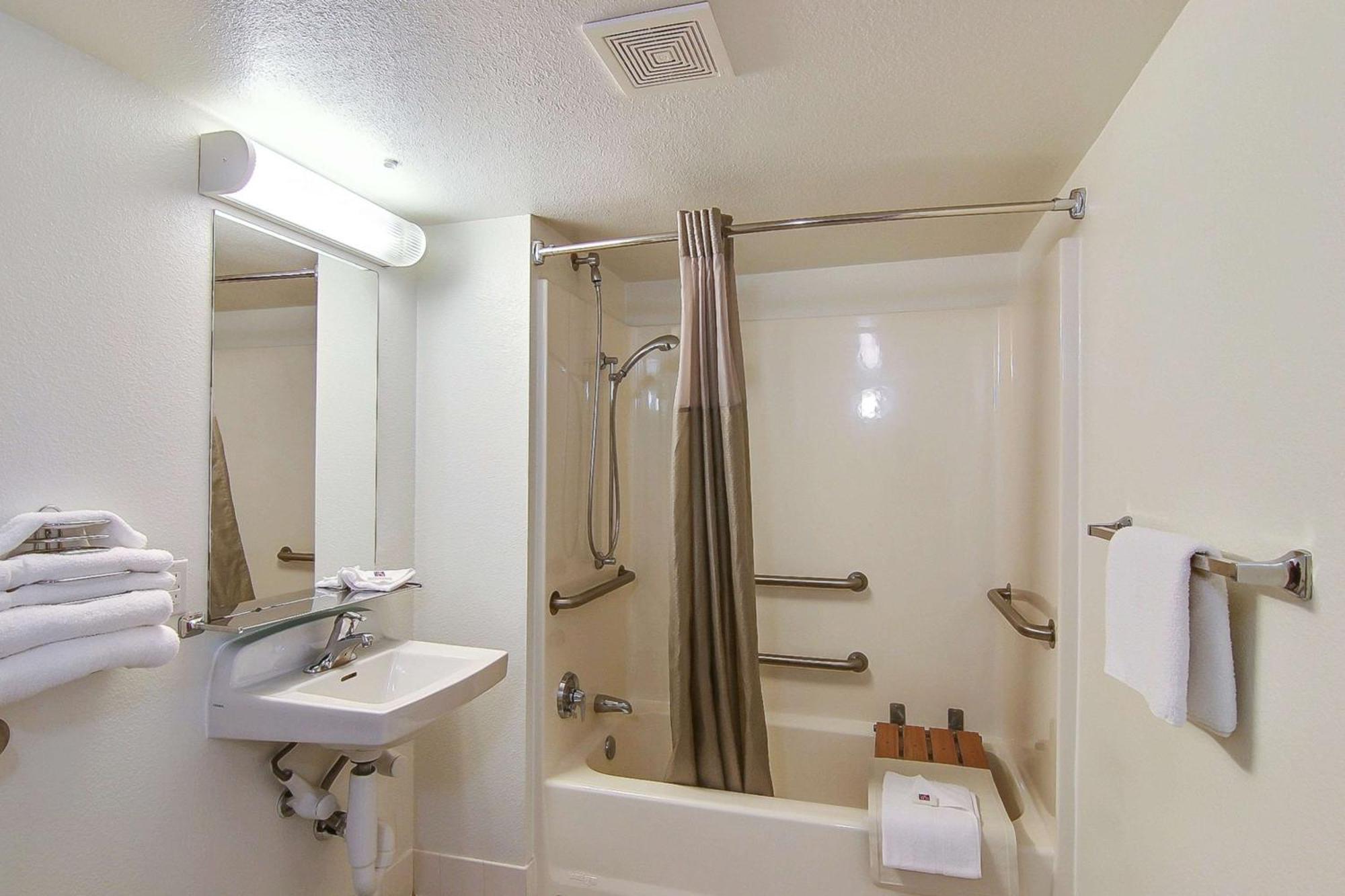 Queen Room with Two Queen Beds - Disability Access