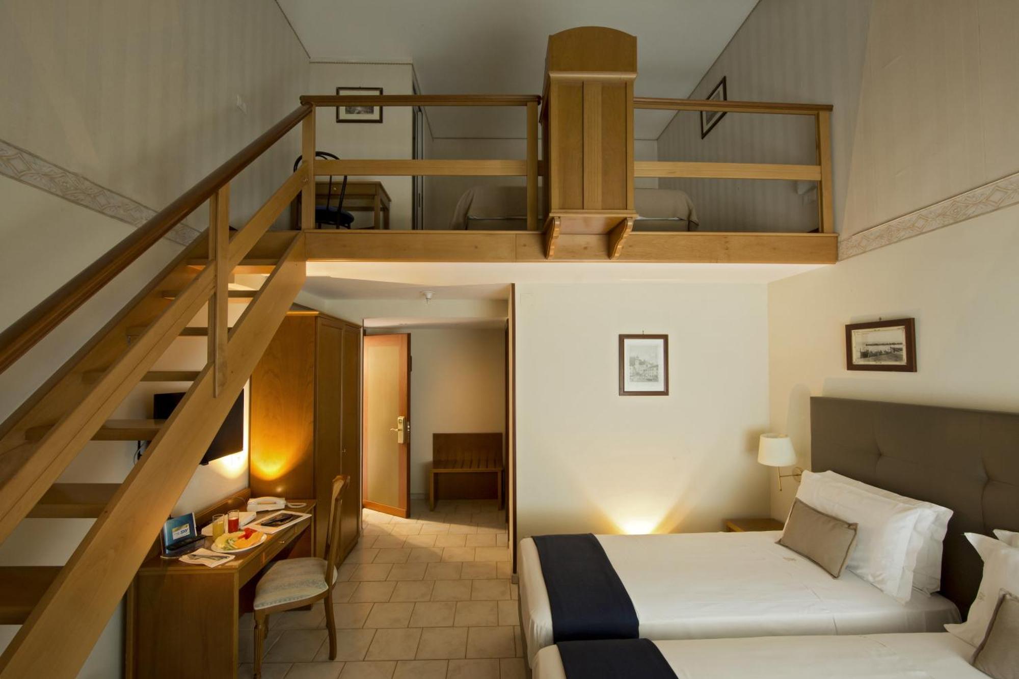 Camera Quadrupla su 2 Livelli