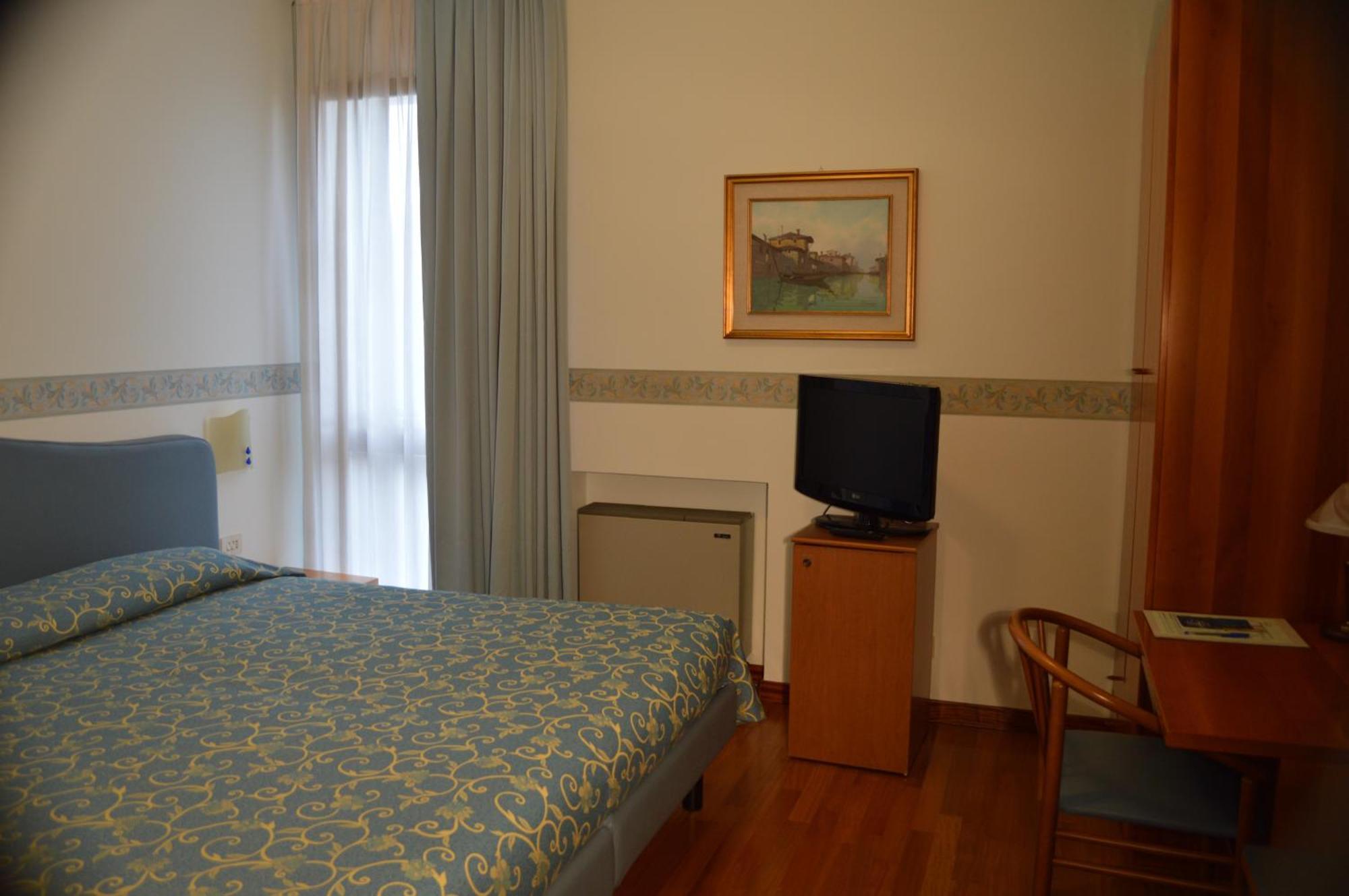 Classic Double Room,705346789:JPEG