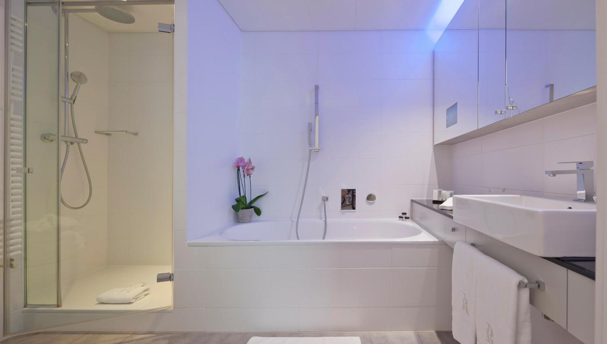Two-Bedroom Apartment Air-conditioned 100 sqm,968794924:JPEG