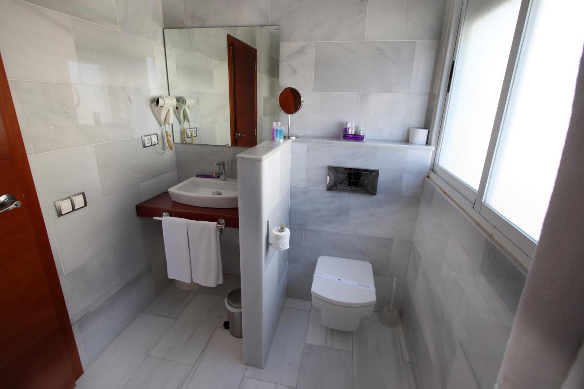 Superior Tweepersoonskamer met 2 Aparte Bedden en Uitzicht op Zee
