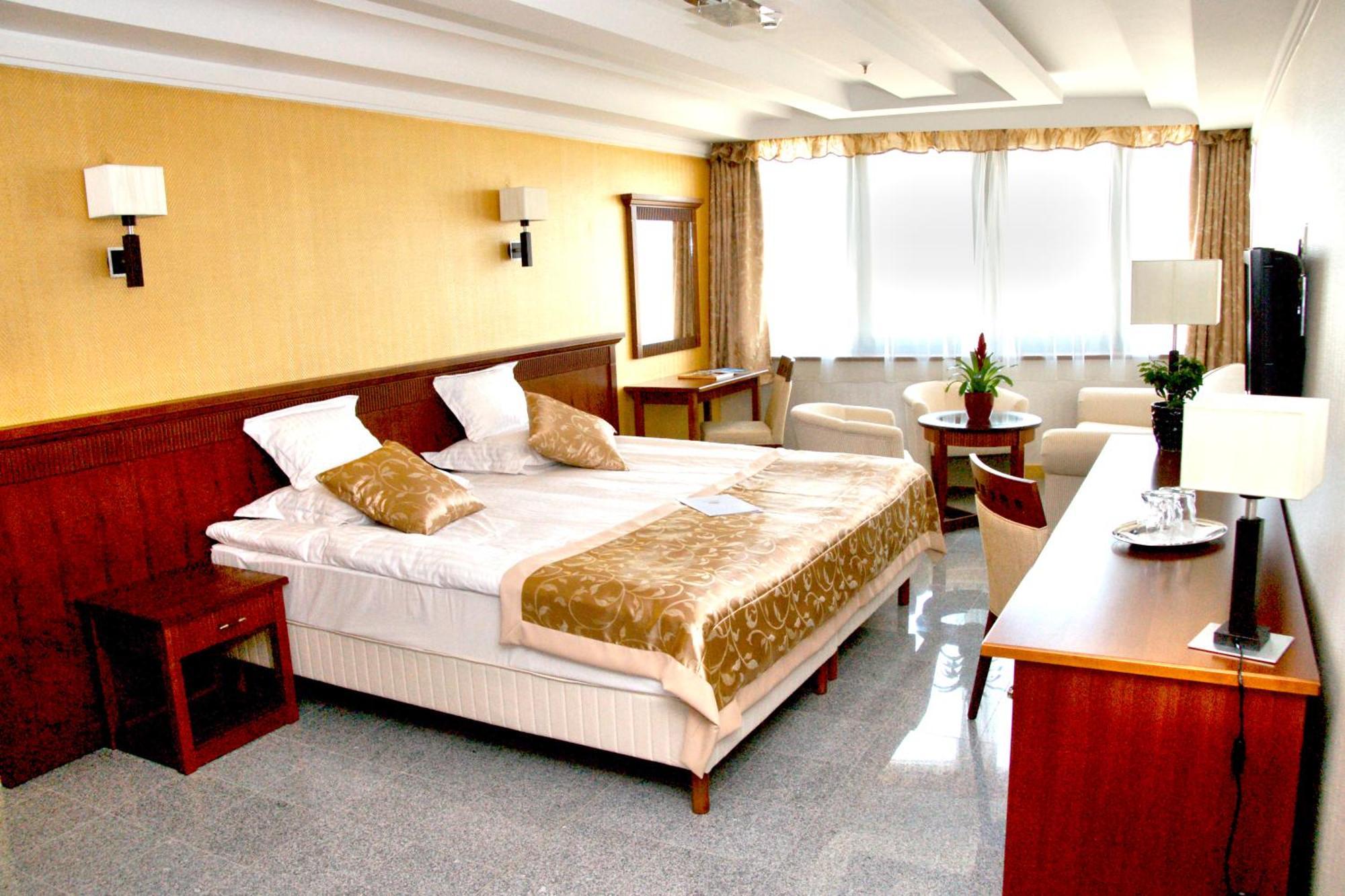 Superior Double or Twin Room,706125421:JPEG