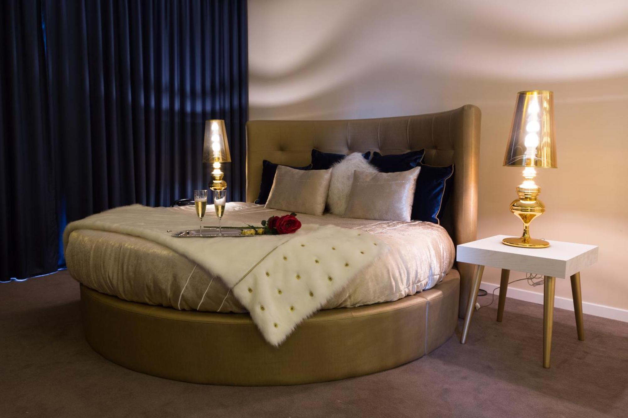 Romantic Suite,967972840:JPEG