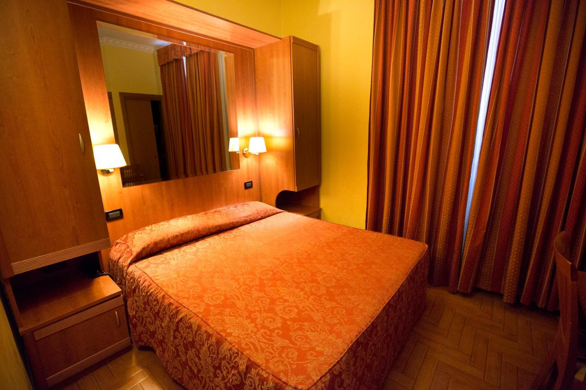Double or Twin Room,707945770:JPEG