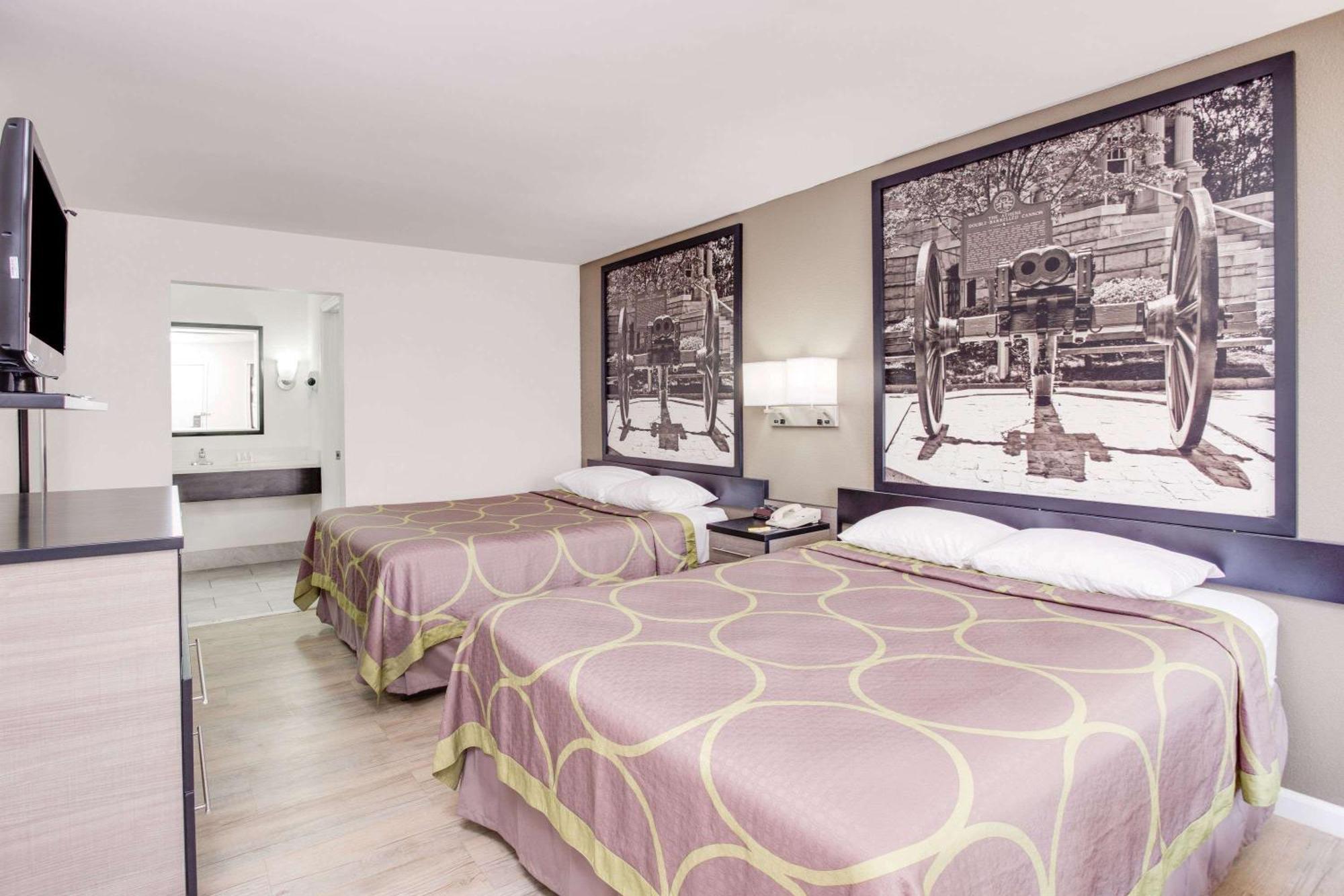 Queen Room with Two Queen Beds - Smoking