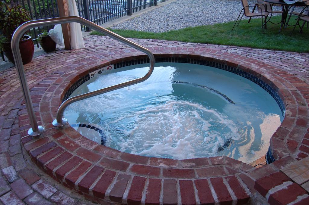 Suite with Hot Tub