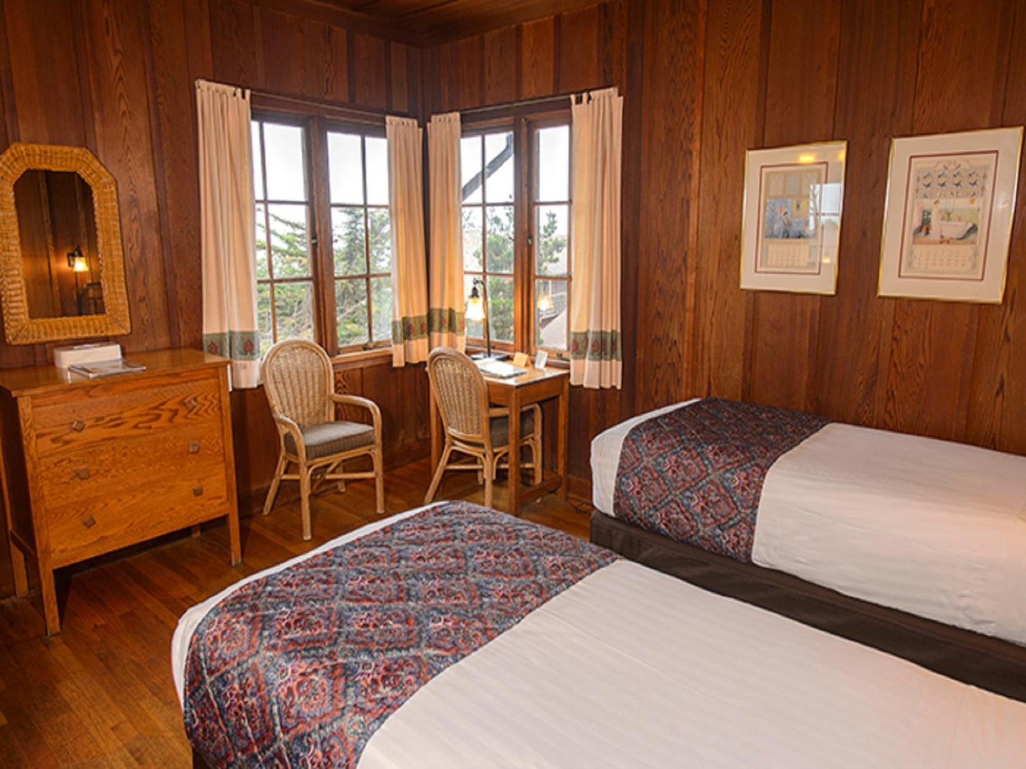 Double Room with Two Twin Beds