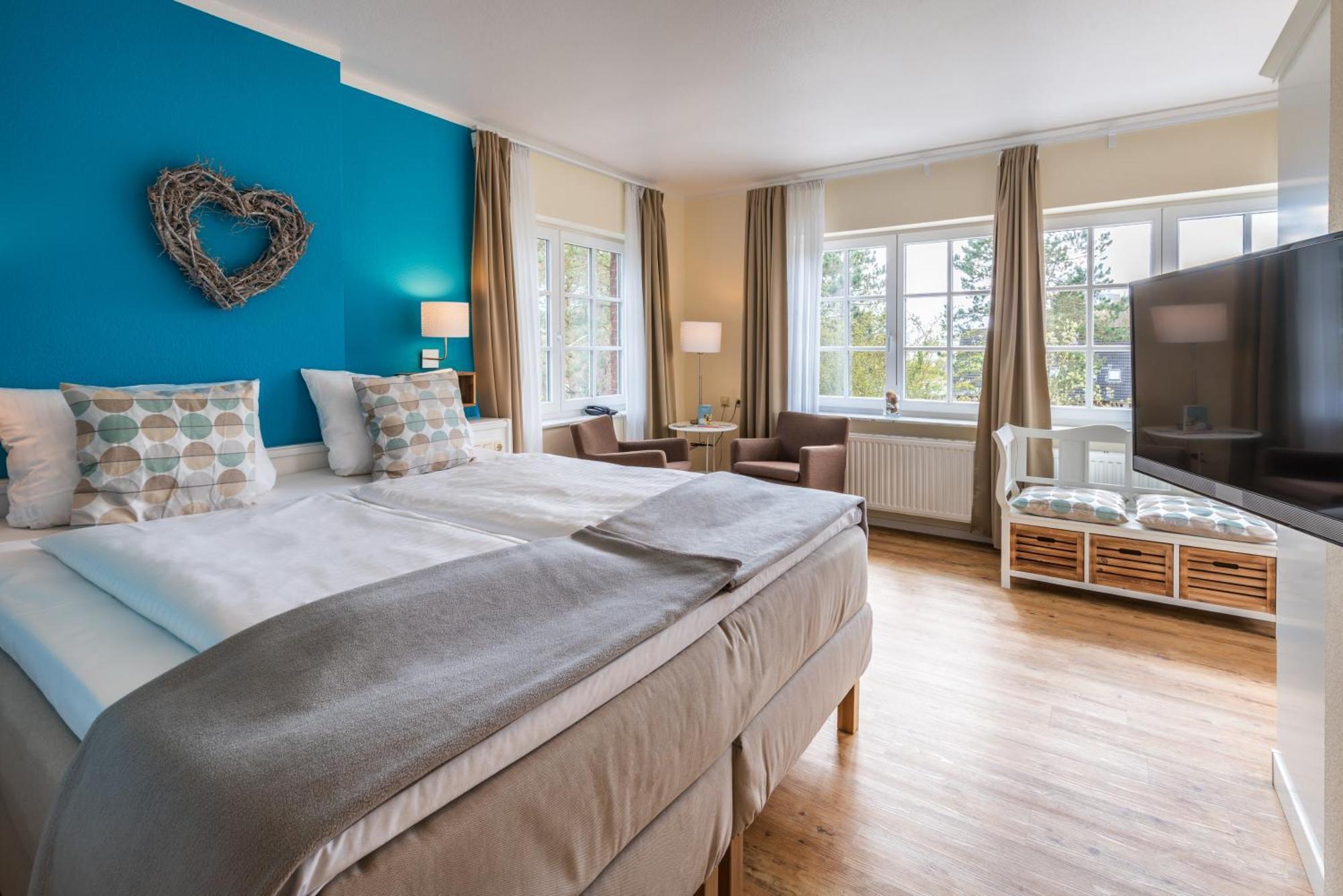 Large Double Room,263797209:JPEG