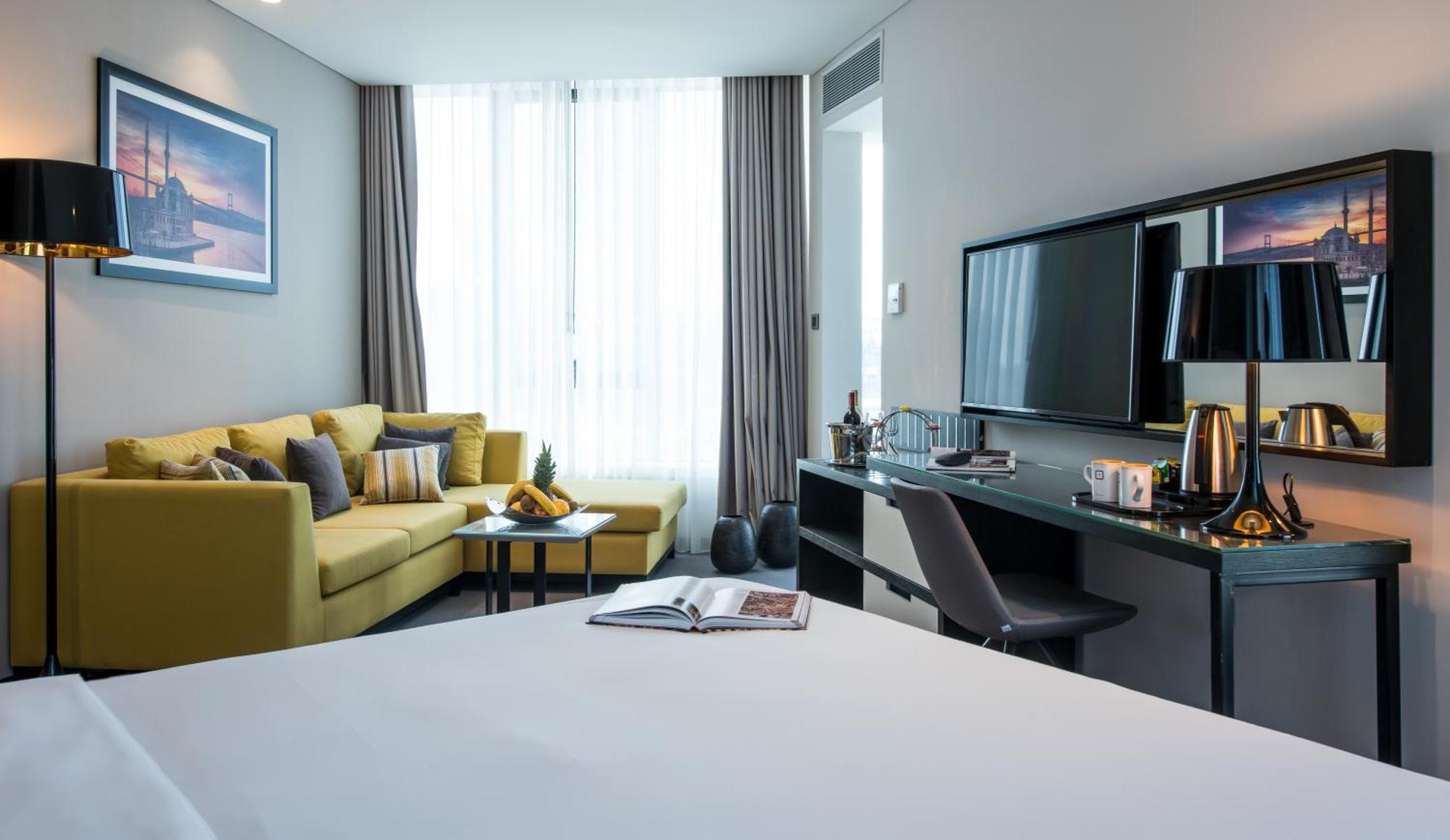 Centro Corner Suite