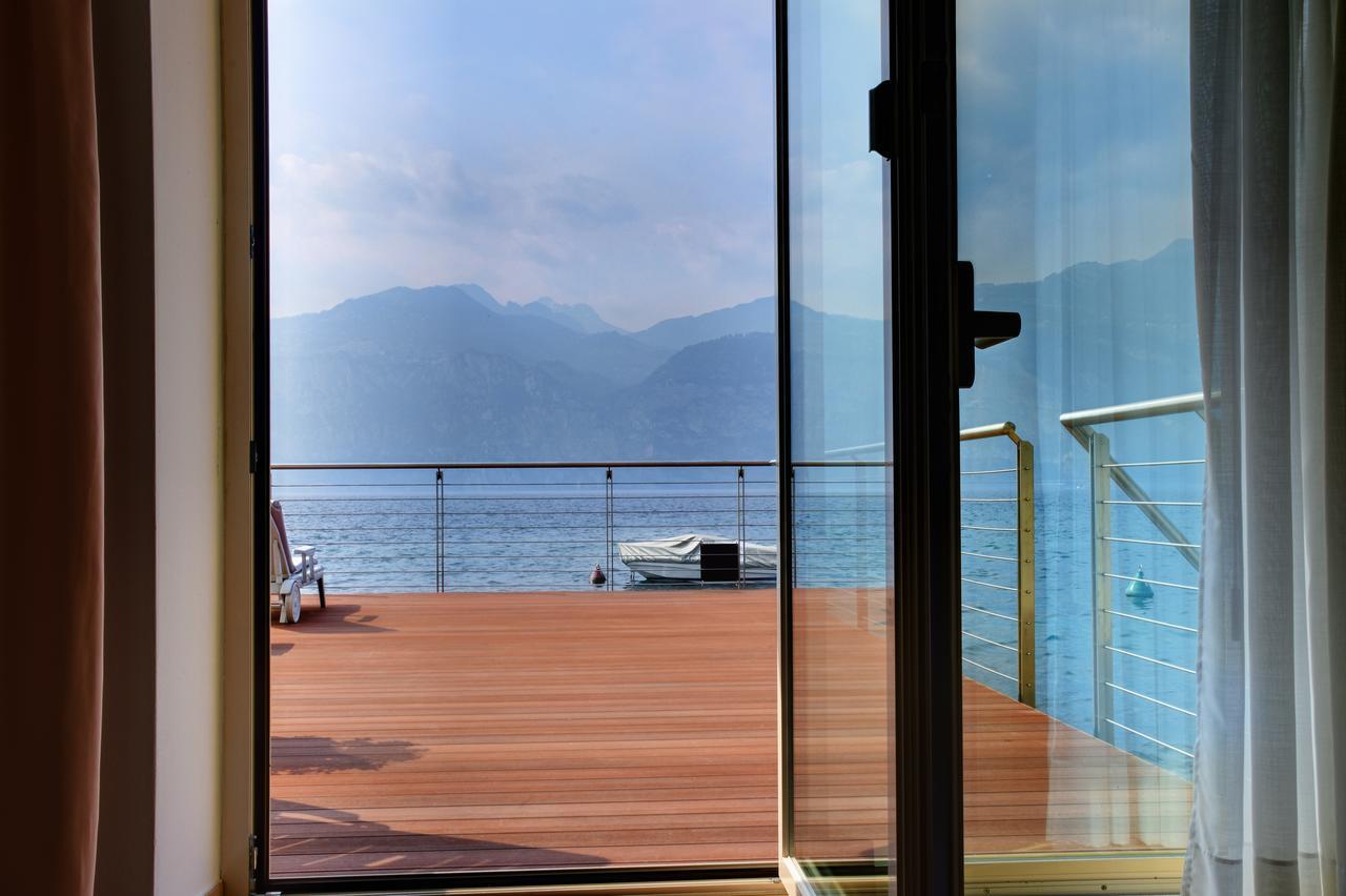 Camera Matrimoniale/Doppia con Letti Singoli con Terrazza e Vista Lago - Seminterrato