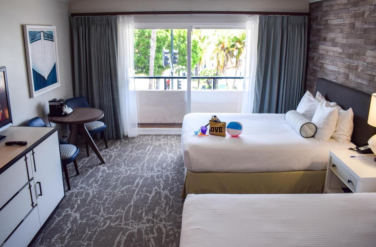 Queen Room with Two Queen Beds - Harbor Side