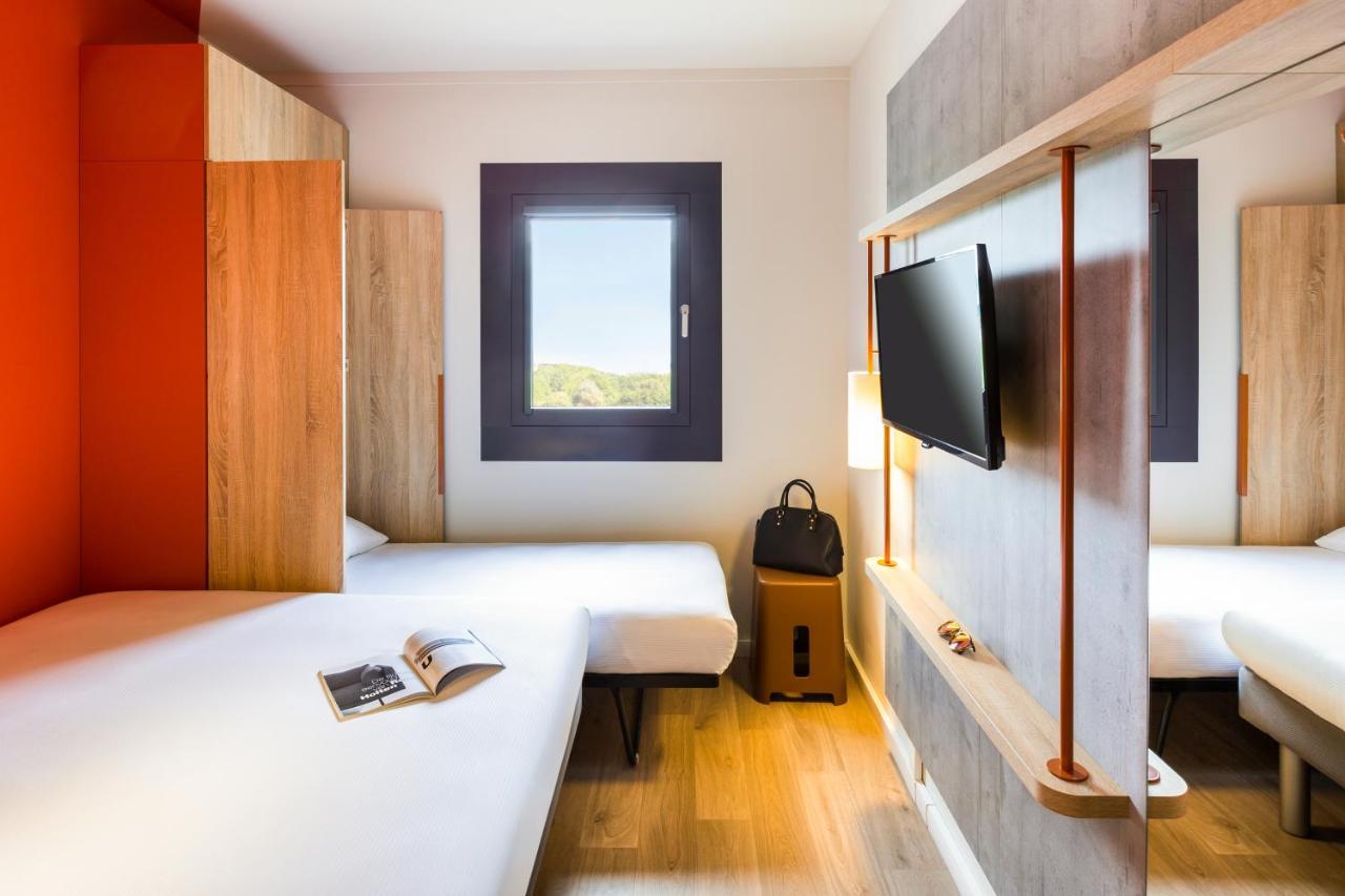 Triple Room with One Double Bed and One Pull-Out Bed,722192911:JPEG
