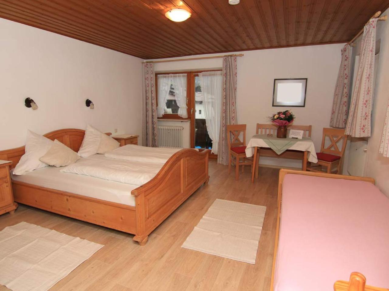 Dreibettzimmer mit Balkon