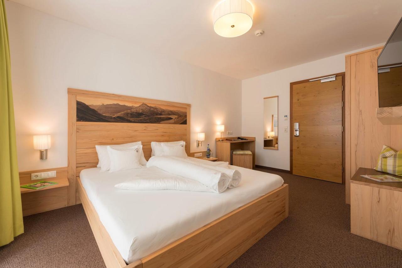 Standard Doppelzimmer mit Balkon ohne Bergblick