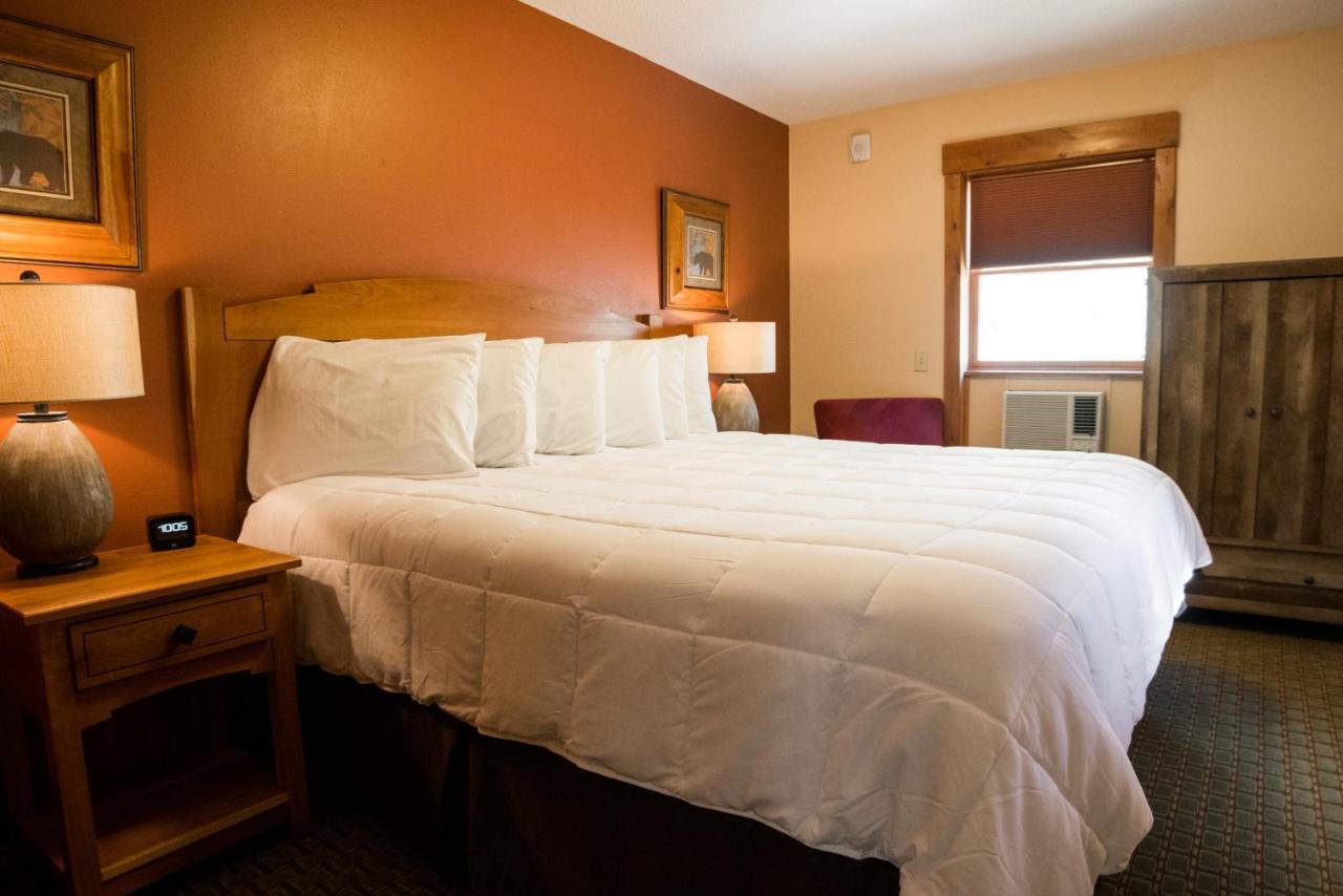 Two-Bedroom Suite Non-Pet Friendly,1614357259:JPEG