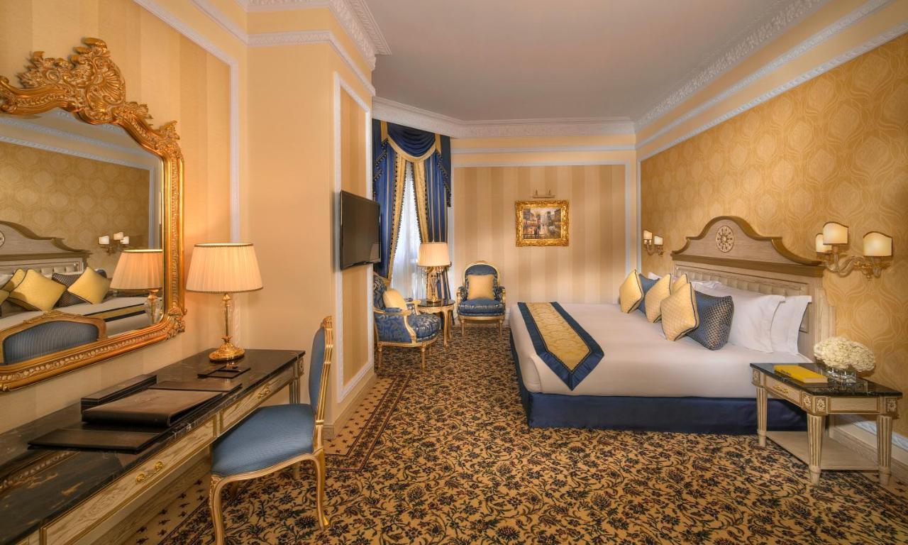Deluxe One-Bedroom King Suite with Terrace