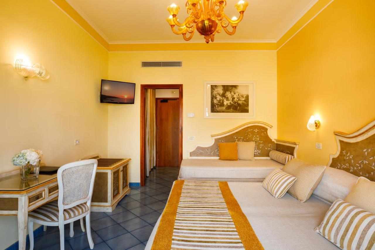 Dreibettzimmer mit Balkon