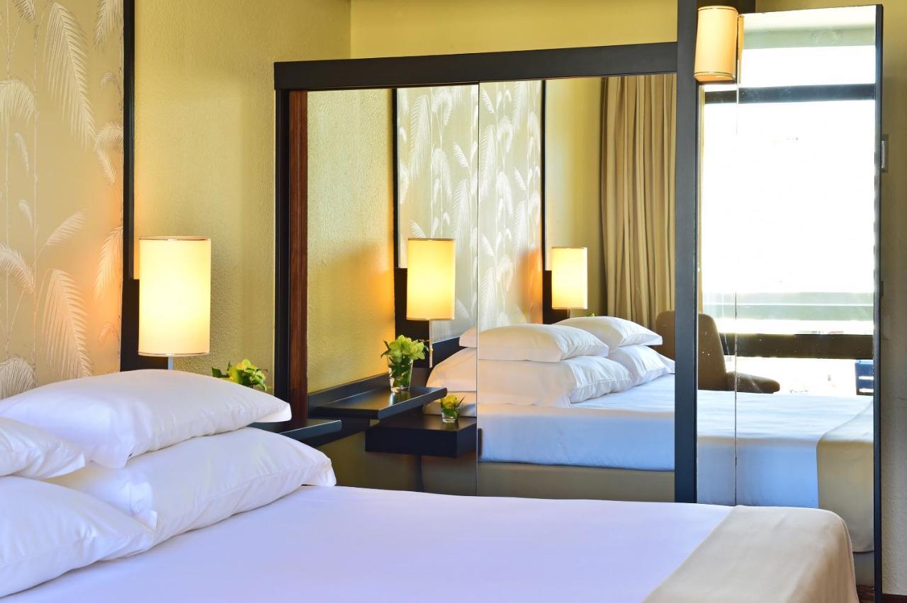 Quarto Twin Clássico com Vista Jardim