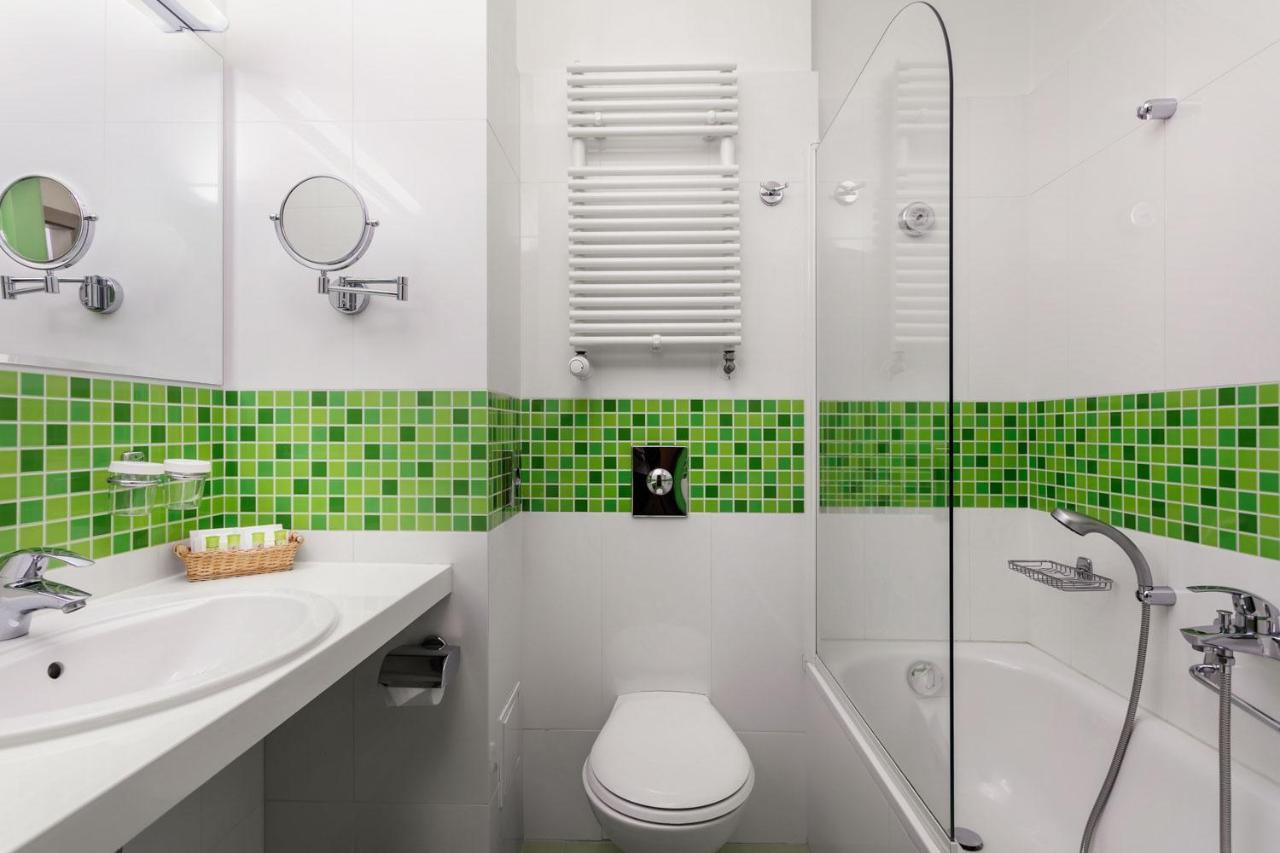Doppel- oder Zweibettzimmer mit Zugang zum Wellnessbereich