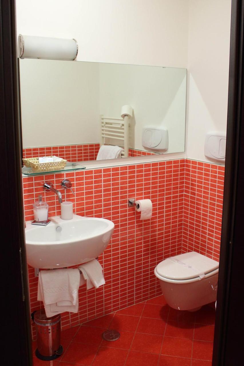 Single Room,737143990:JPEG