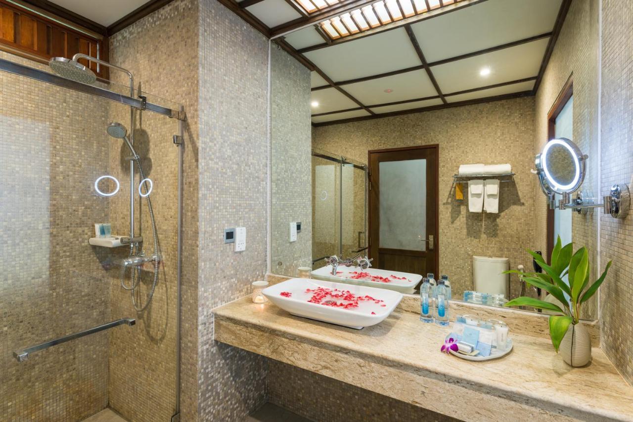 Deluxe Double or Twin Room Adults Only,764814412:JPEG