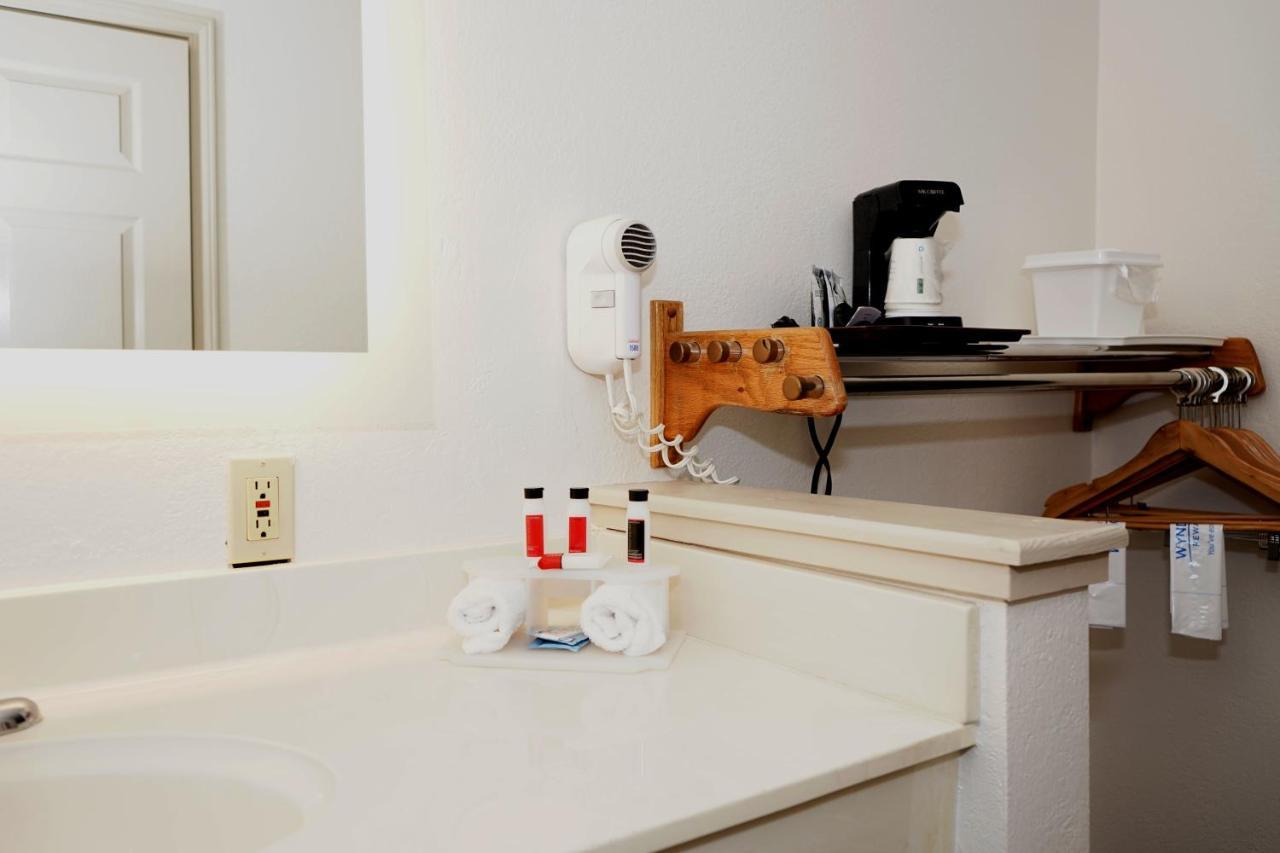Queen Room - Disability Access - Non-Smoking