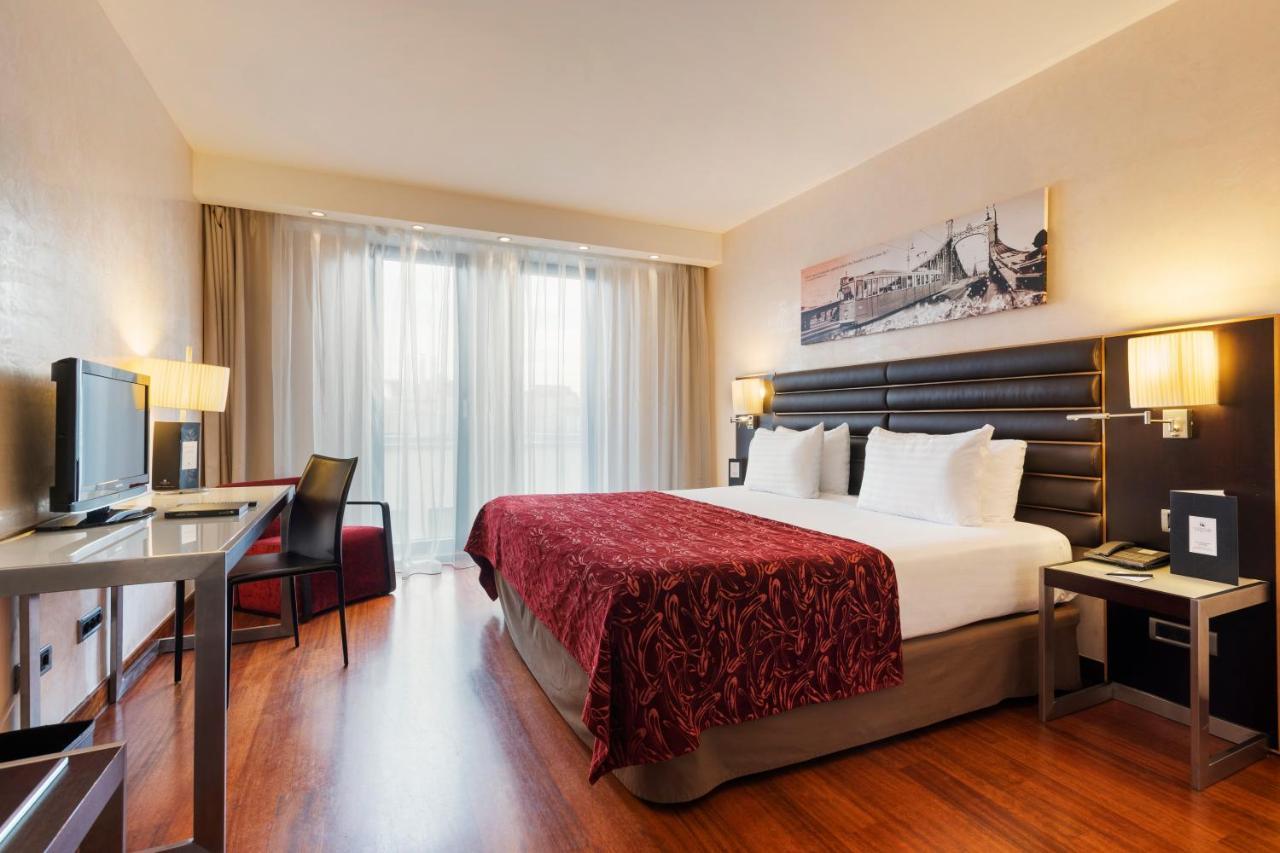 Quarto com Cama de Casal ou 2 de Solteiro