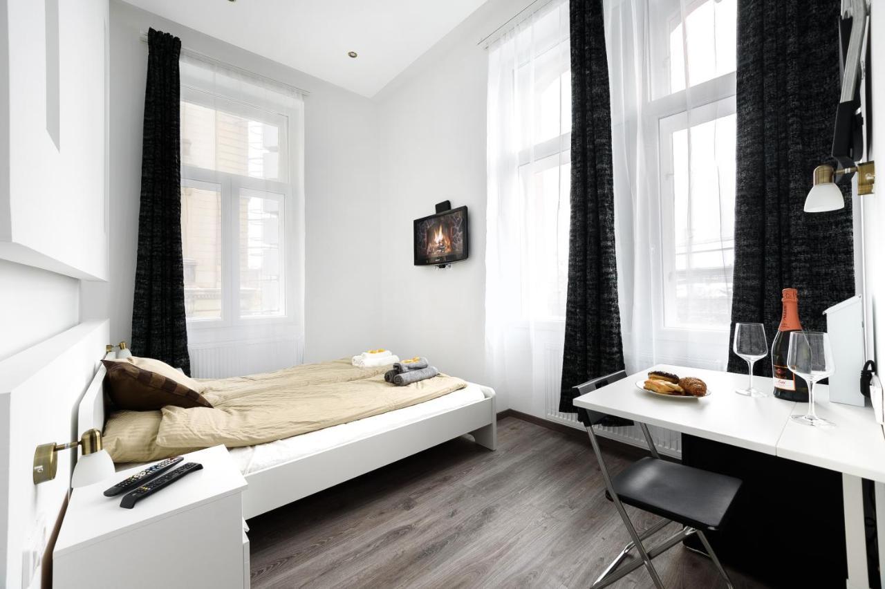 Double Room with Private Bathroom,751927064:JPEG