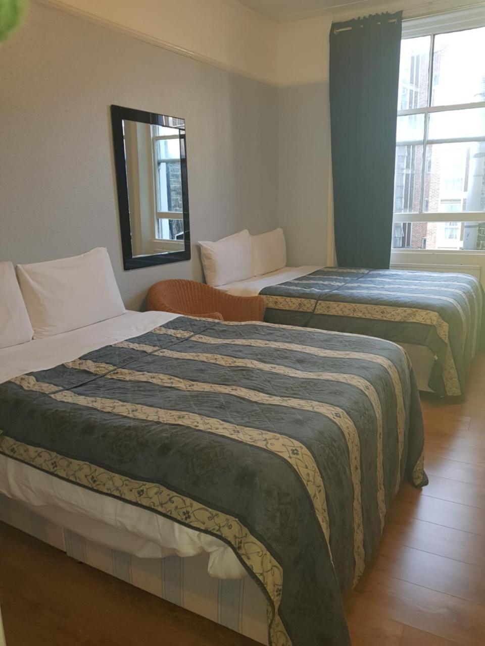Quarto Quádruplo com Casa de Banho Privativa