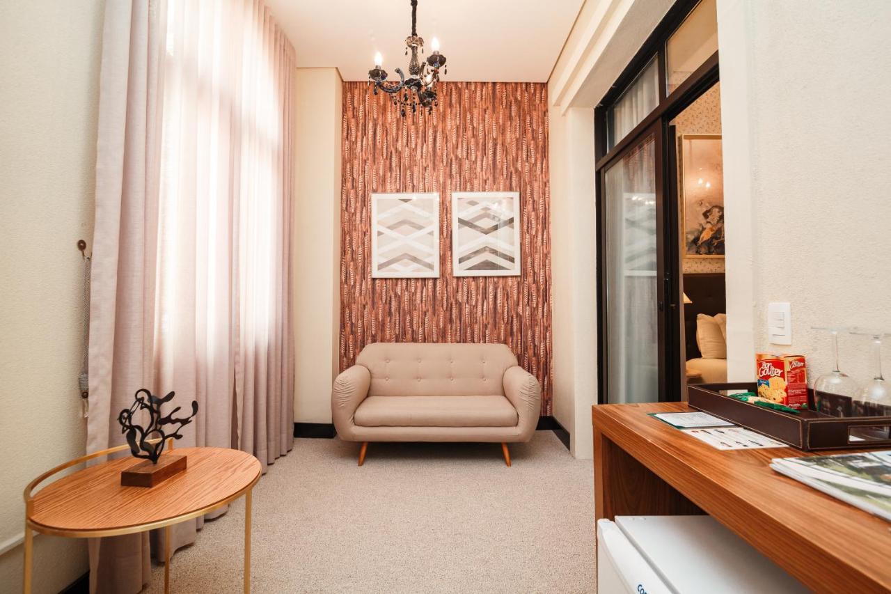 Quarto Deluxe com Cama de Casal ou 2 de Solteiro