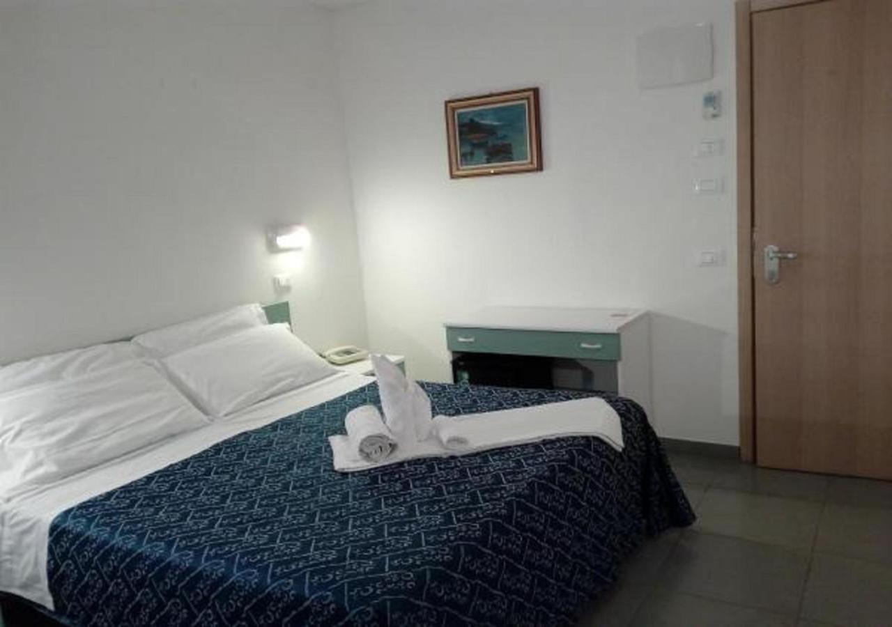 Standard Triple Room,765365686:JPEG