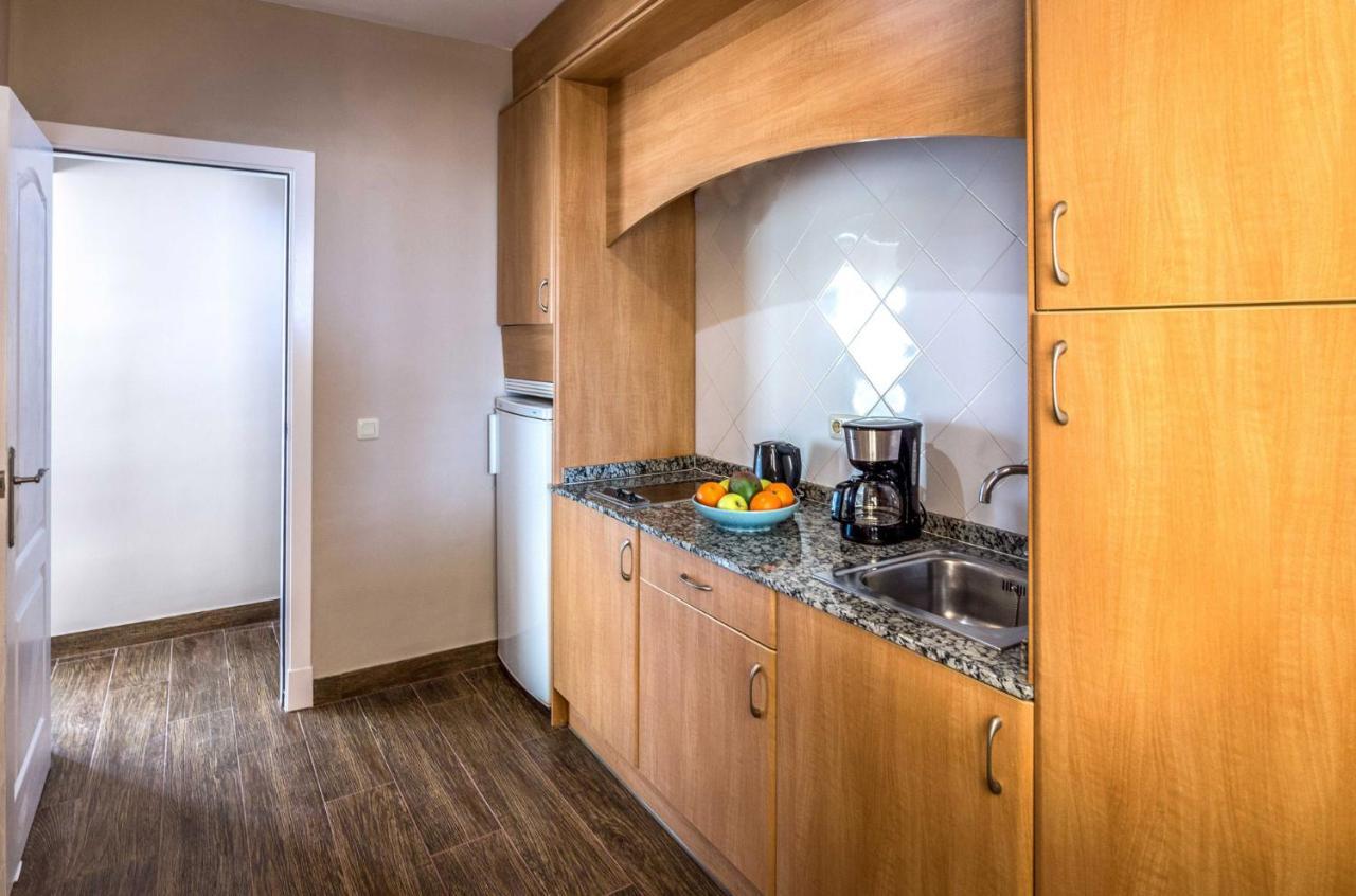 Suite con vistas al jardín (2 adultos + 2 niños)