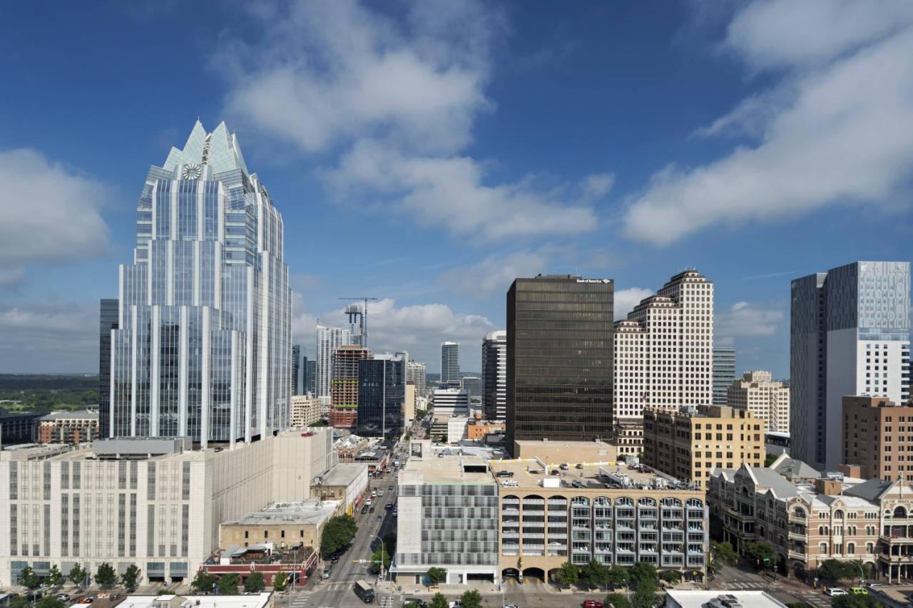 Larger Guest room, 1 King, City view