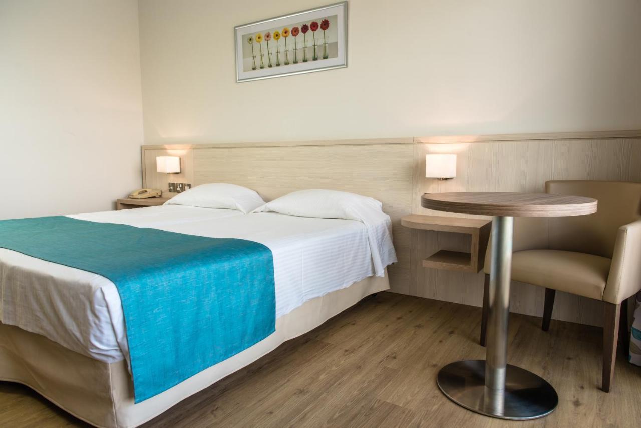 Tweepersoonskamer met 1 of 2 Bedden en Uitzicht op Zee
