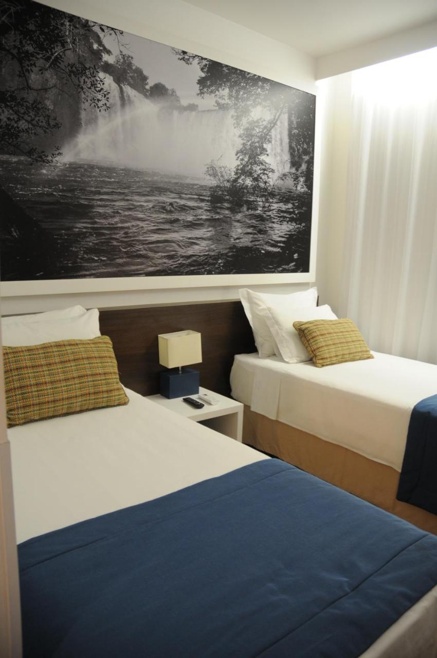 Quarto com 2 Camas de Solteiro