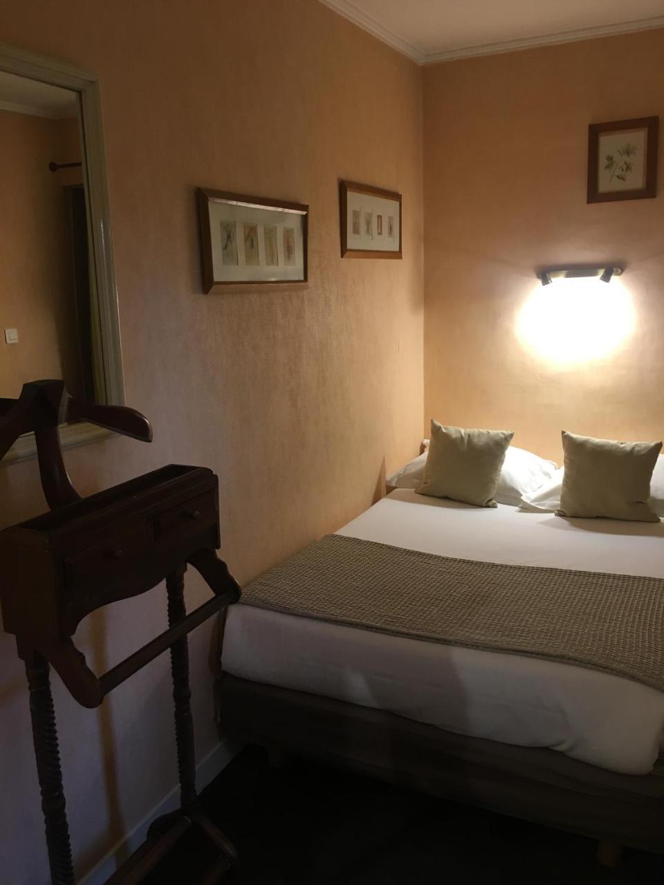 Single Room with Shared Toilet