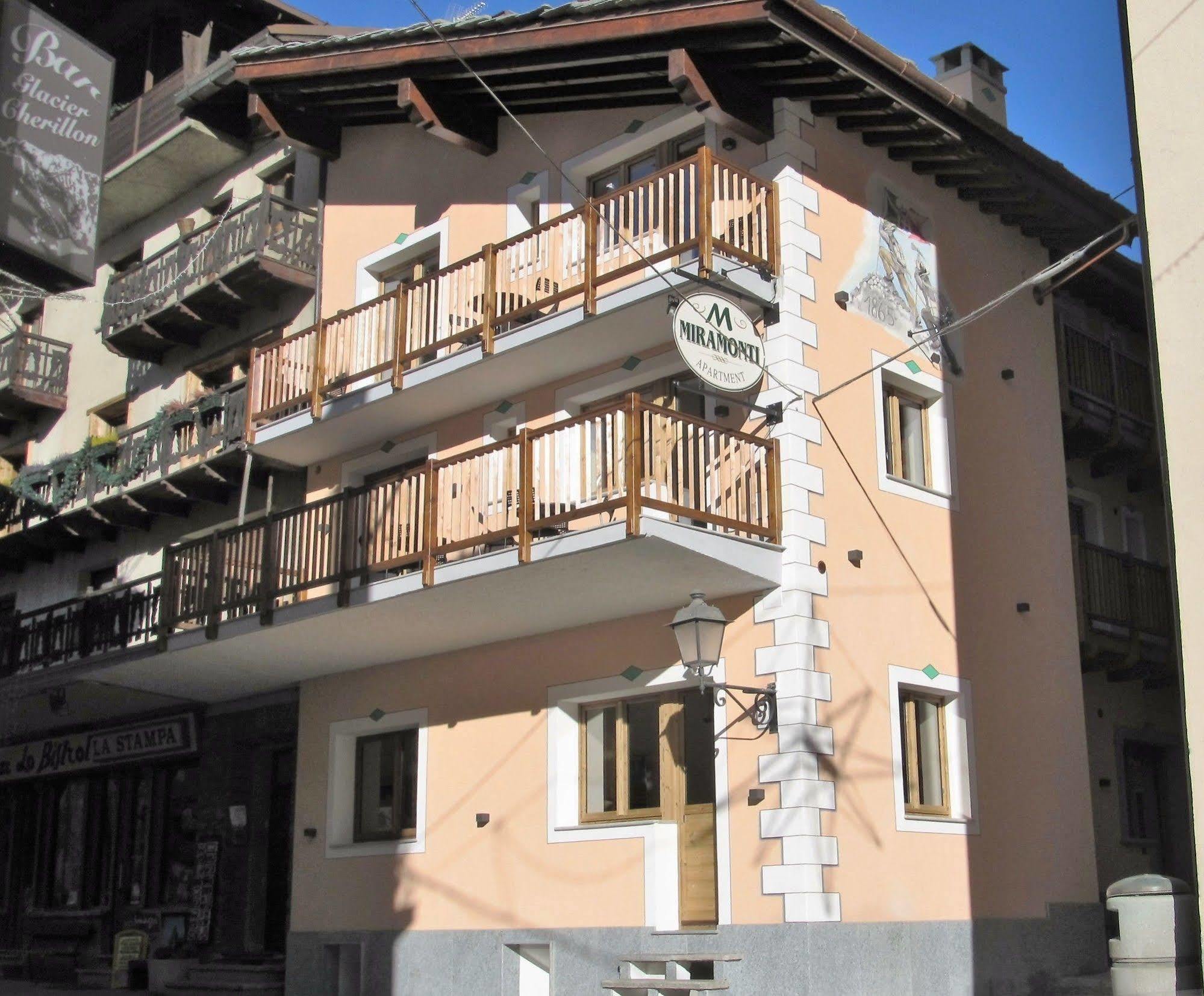 Appartamento con Balcone - Edificio Separato