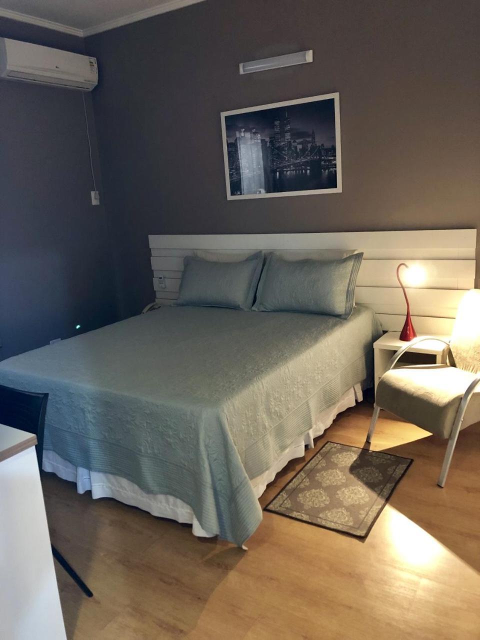 Quarto com Cama de Casal ou 2 de Solteiro