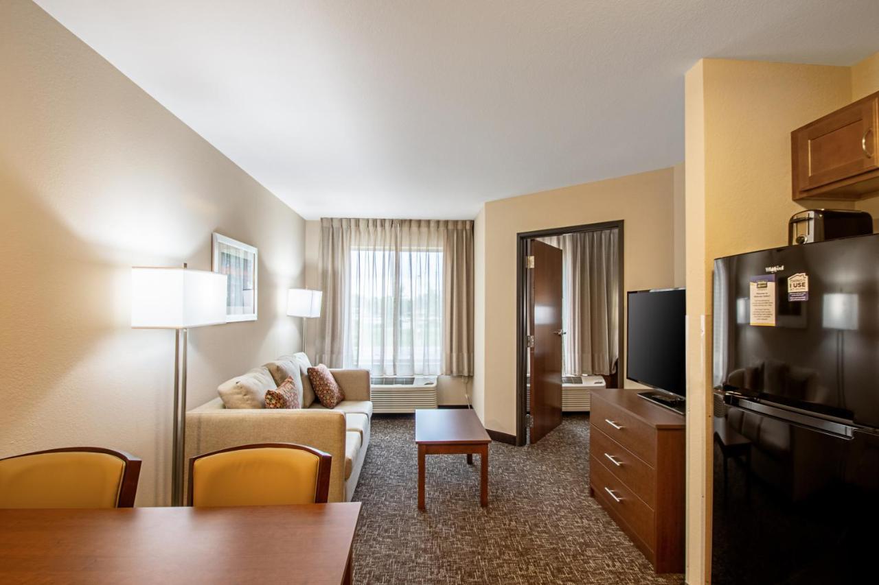 Deluxe King Suite - Non-Smoking