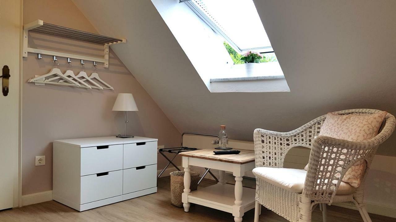 Small Single Room,762113539:JPEG