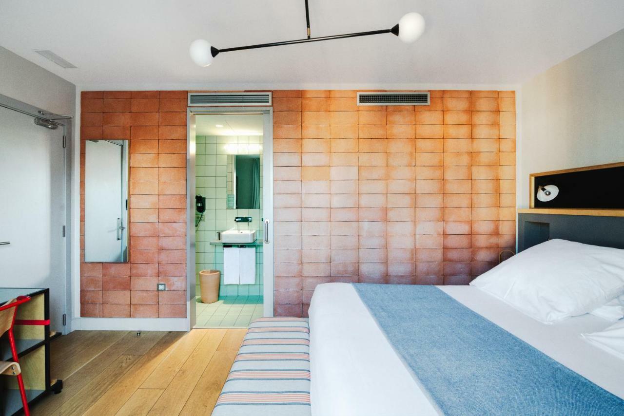 Chambre Double Supérieure - Vue sur Piscine