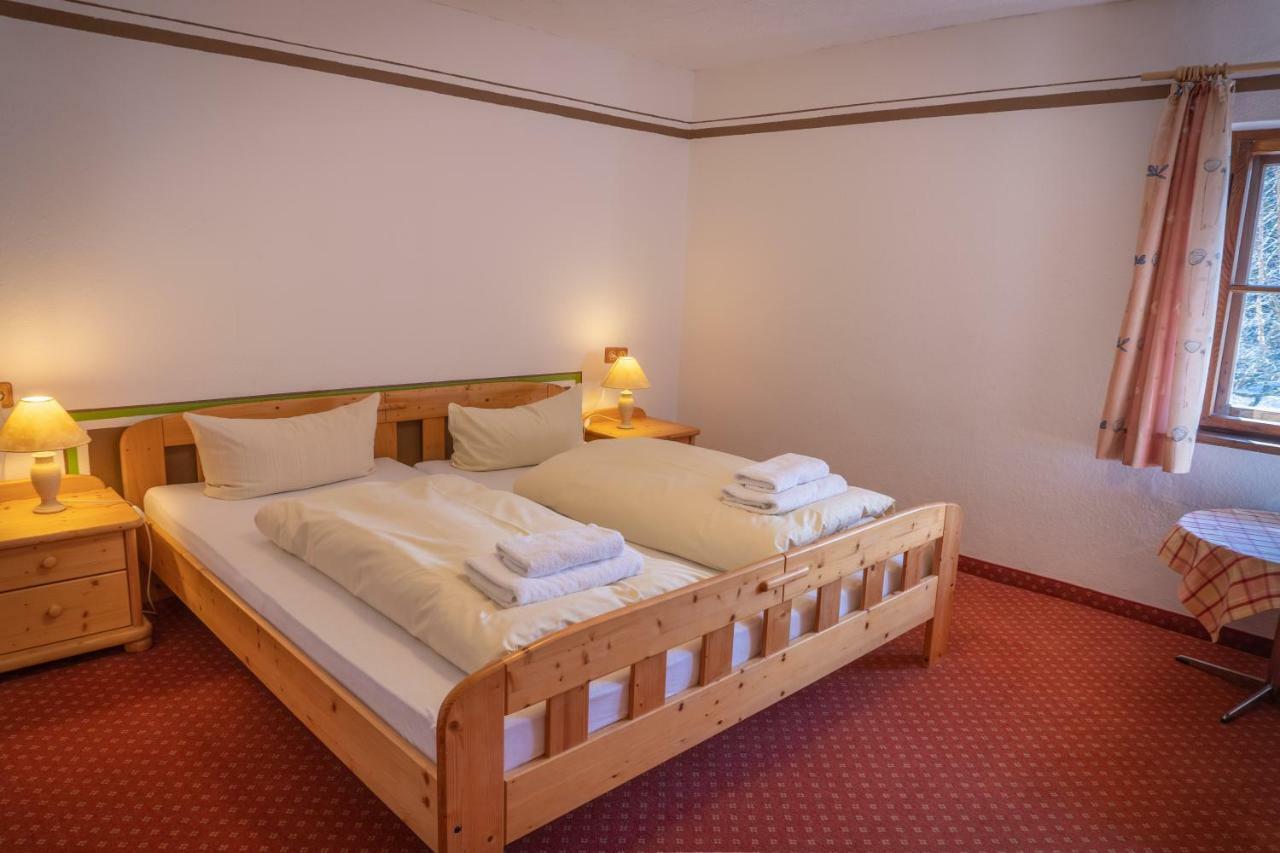 Doppelzimmer mit Gemeinschaftsbad und Seeblick