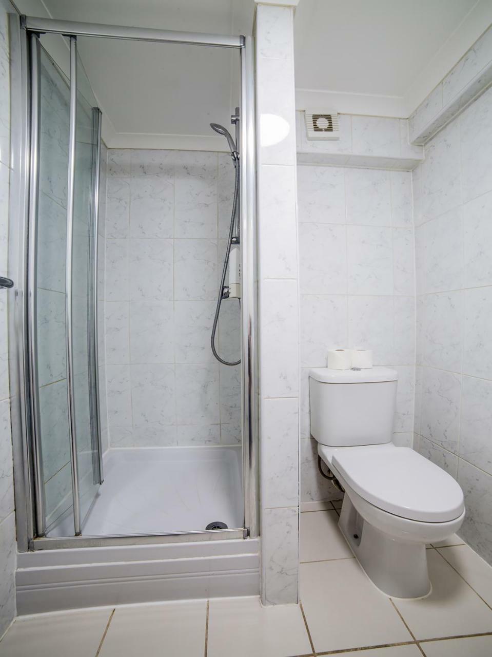 Standard Single Room,779397999:JPEG