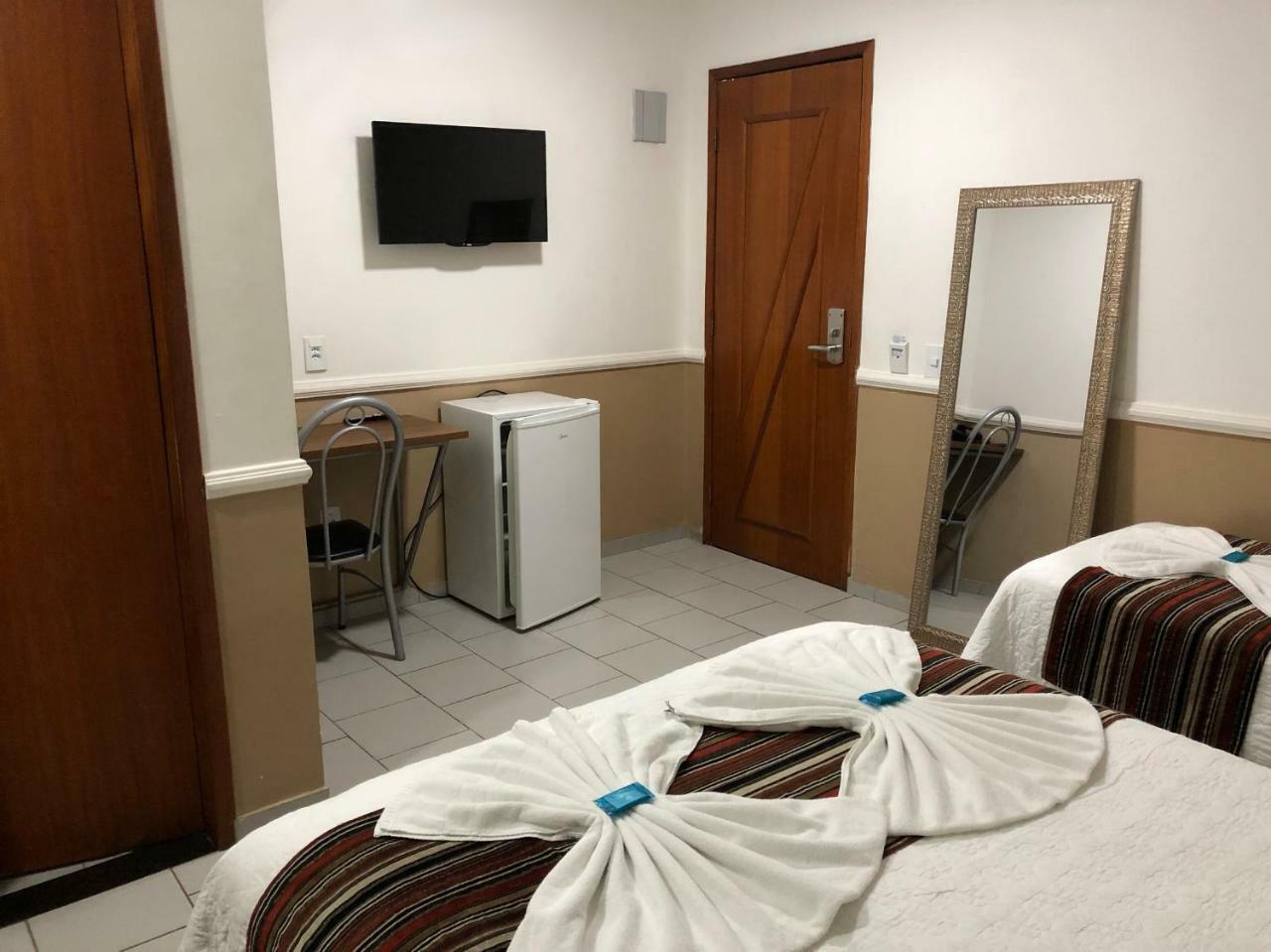 Quarto Triplo com Banheiro Privativo