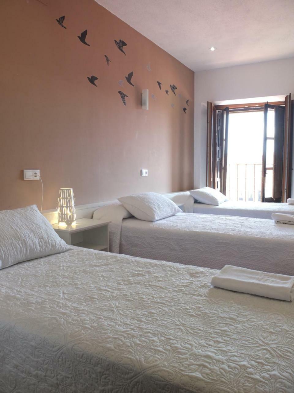 Triple Room with Shared Bathroom,780086937:JPEG